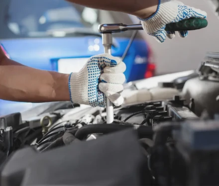 Complete Guide to Motor Oil Changes for Cars in the UAE